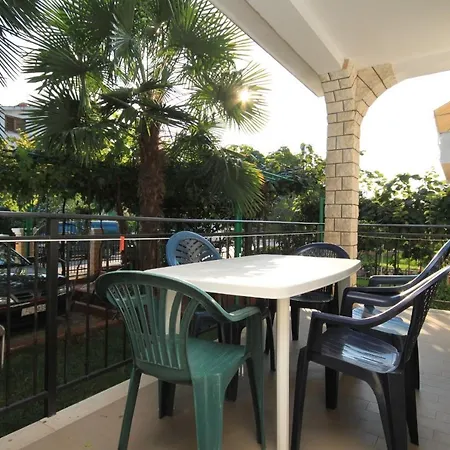 With A Parking Space - 7094 Apartmán Umag