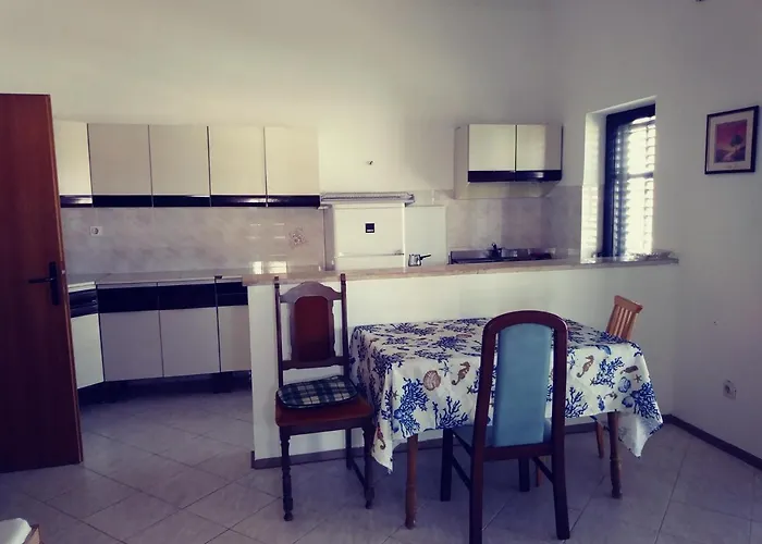 With A Parking Space - 7094